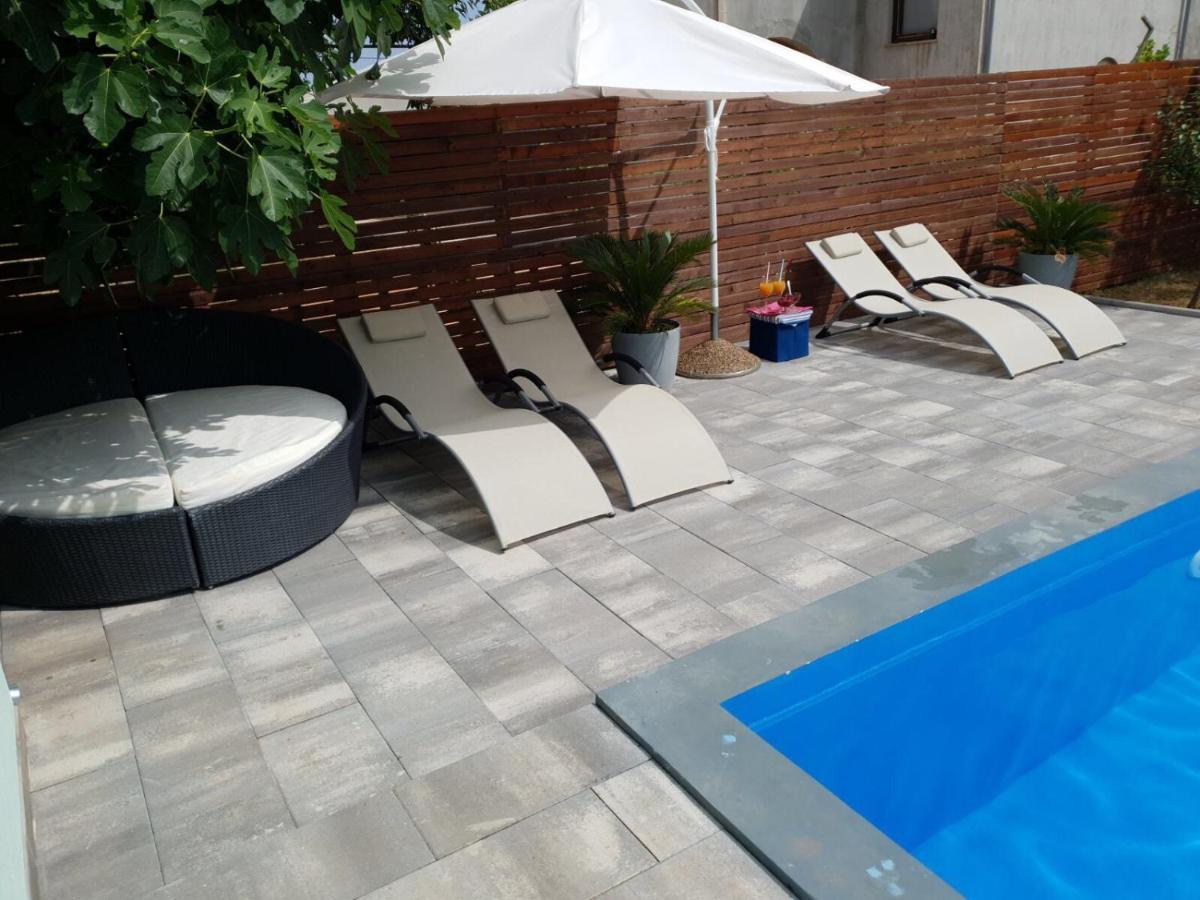 Apartmans Dina And Hana Radeki Polje 50 Apartman Loborika Kültér fotó