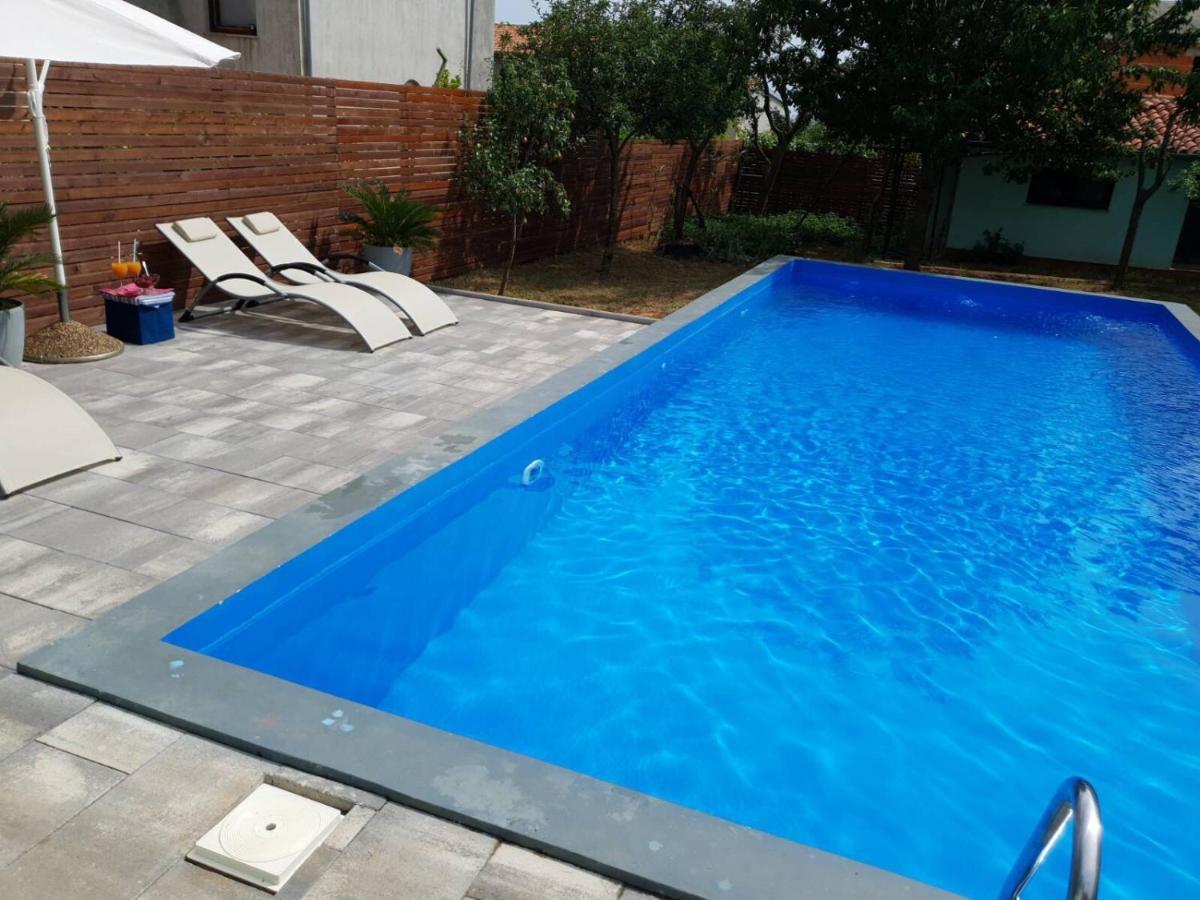 Apartmans Dina And Hana Radeki Polje 50 Apartman Loborika Kültér fotó