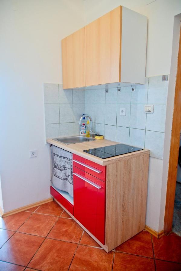 Apartmans Dina And Hana Radeki Polje 50 Apartman Loborika Kültér fotó