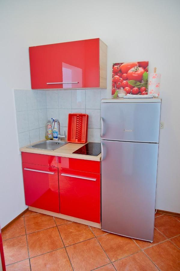 Apartmans Dina And Hana Radeki Polje 50 Apartman Loborika Kültér fotó