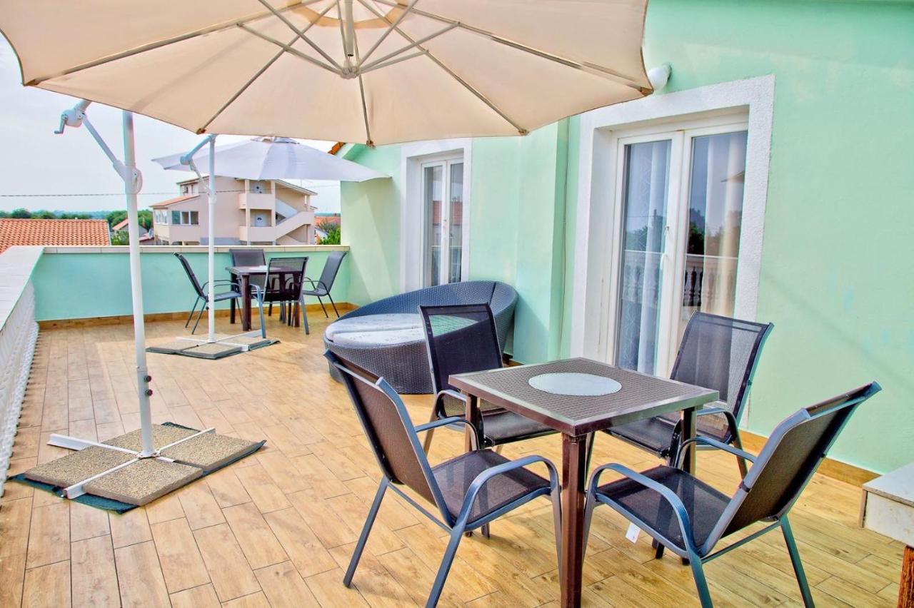 Apartmans Dina And Hana Radeki Polje 50 Apartman Loborika Kültér fotó