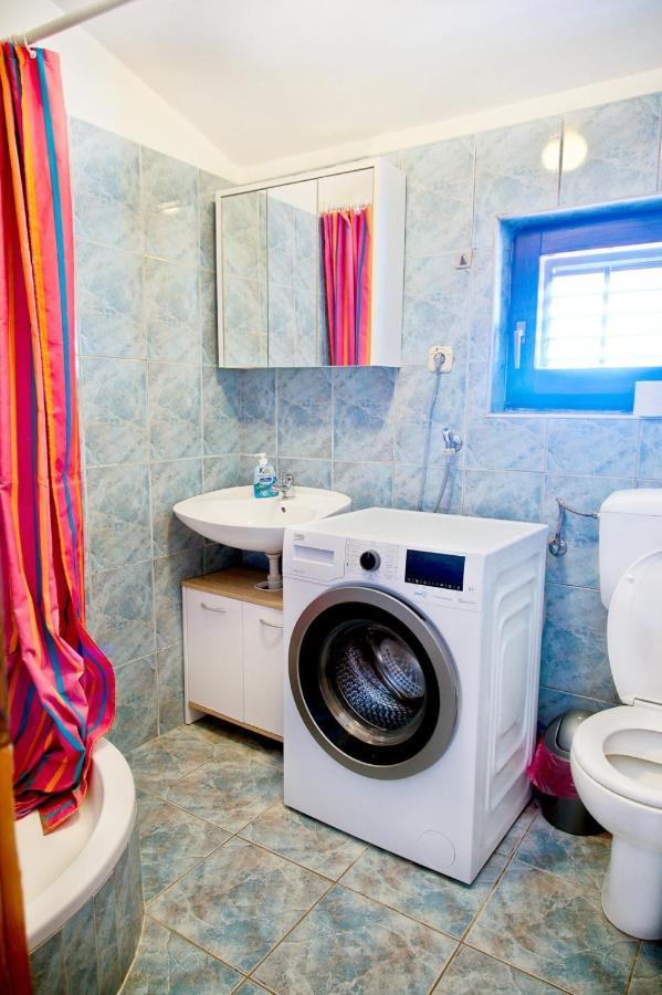 Apartmans Dina And Hana Radeki Polje 50 Apartman Loborika Kültér fotó