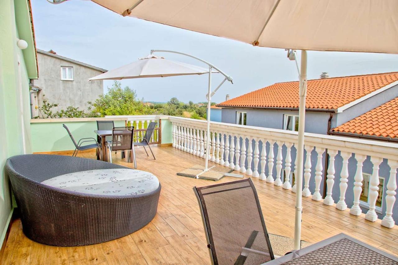Apartmans Dina And Hana Radeki Polje 50 Apartman Loborika Kültér fotó