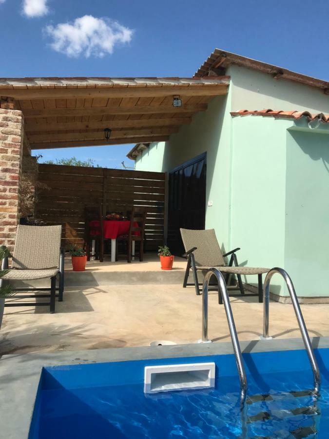 Apartmans Dina And Hana Radeki Polje 50 Apartman Loborika Kültér fotó
