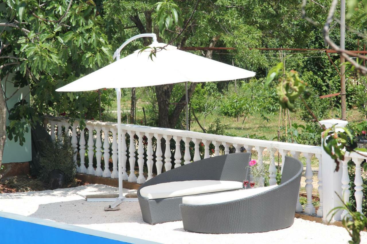 Apartmans Dina And Hana Radeki Polje 50 Apartman Loborika Kültér fotó